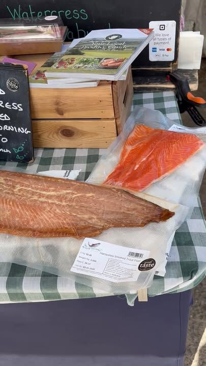 ✨ Fresh from the smokehouse to your weekend plans ✨ If you love incredible local food, you’re going to want to see this… 🎥 (Watch the video to get a real taste of what we bring to market 👀) We’ll be serving up all your favourites: 🐟 Smoked trout pâté 🐟 Beautiful fillets & whole smoked fish 🥬 Fresh Alresford watercress 🍘 Cradoc’s crackers 🥗 Our handmade Hampshire Dressing 🍯 Tracklements condiments Everything we bring is carefully sourced, lovingly made, and absolutely packed with flavour. 📍 Find us this weekend: 📅 Friday – Odiham 📅 Saturday – Alton 📅 Sunday – Roker Come down, say hello, have a taste, and take something special home with you. Whether you're planning a picnic, a dinner party, or just treating yourself—you won’t leave empty-handed 😉 Tag a foodie friend and make a day of it ❤️ #FarmersMarket #LocalFood #SmokedTrout #HampshireFood #SupportLocal #FreshProduce #FoodieFinds